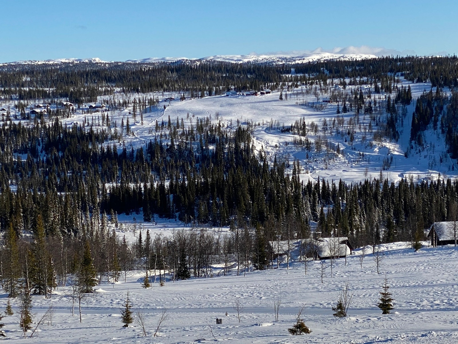 Utsikt fra stua mot Nordumssætra og Fåberg Vestfjell. Galleribilde