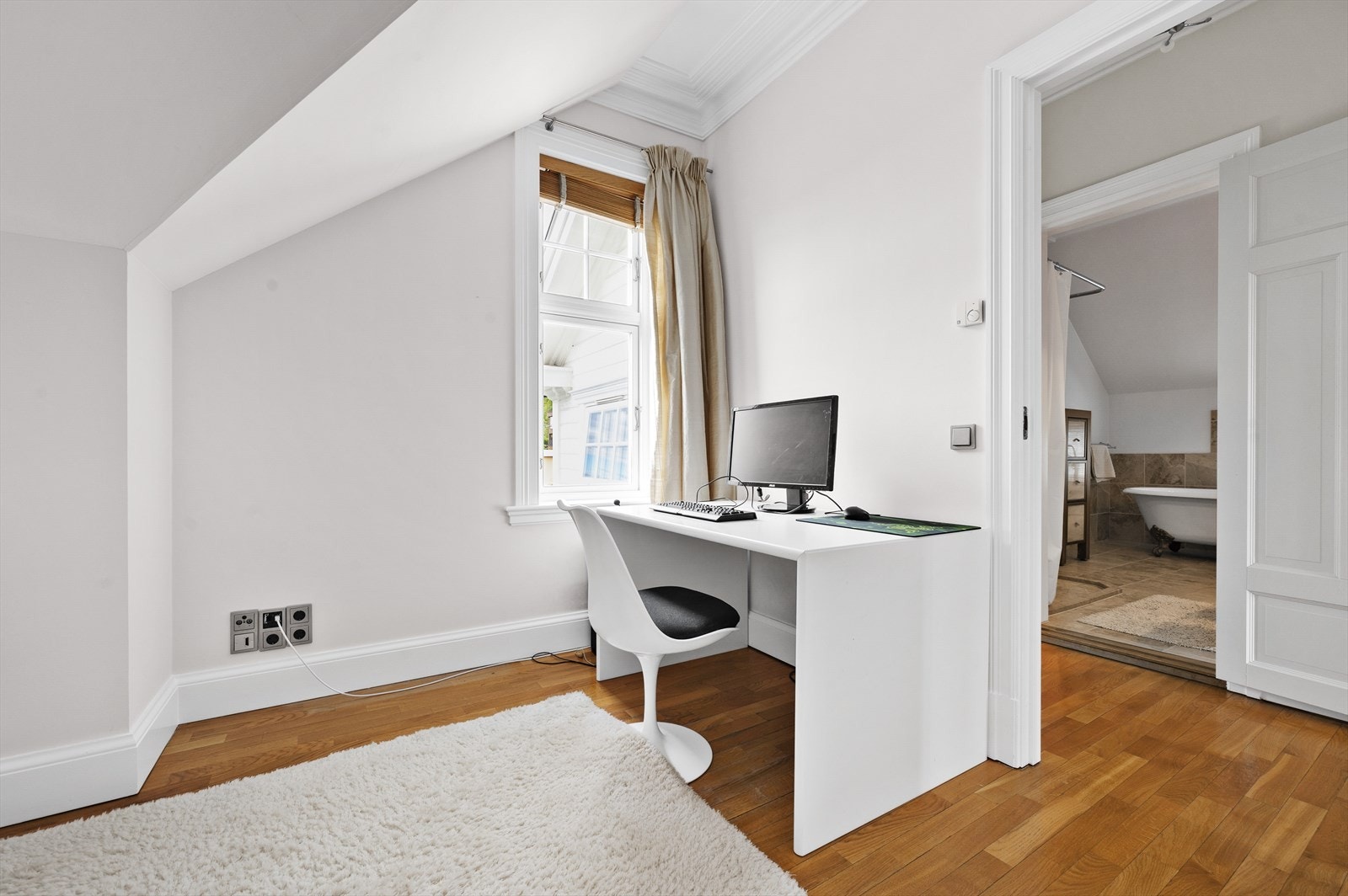 Vinduene slipper inn rikelig med naturlig lys. Galleribilde