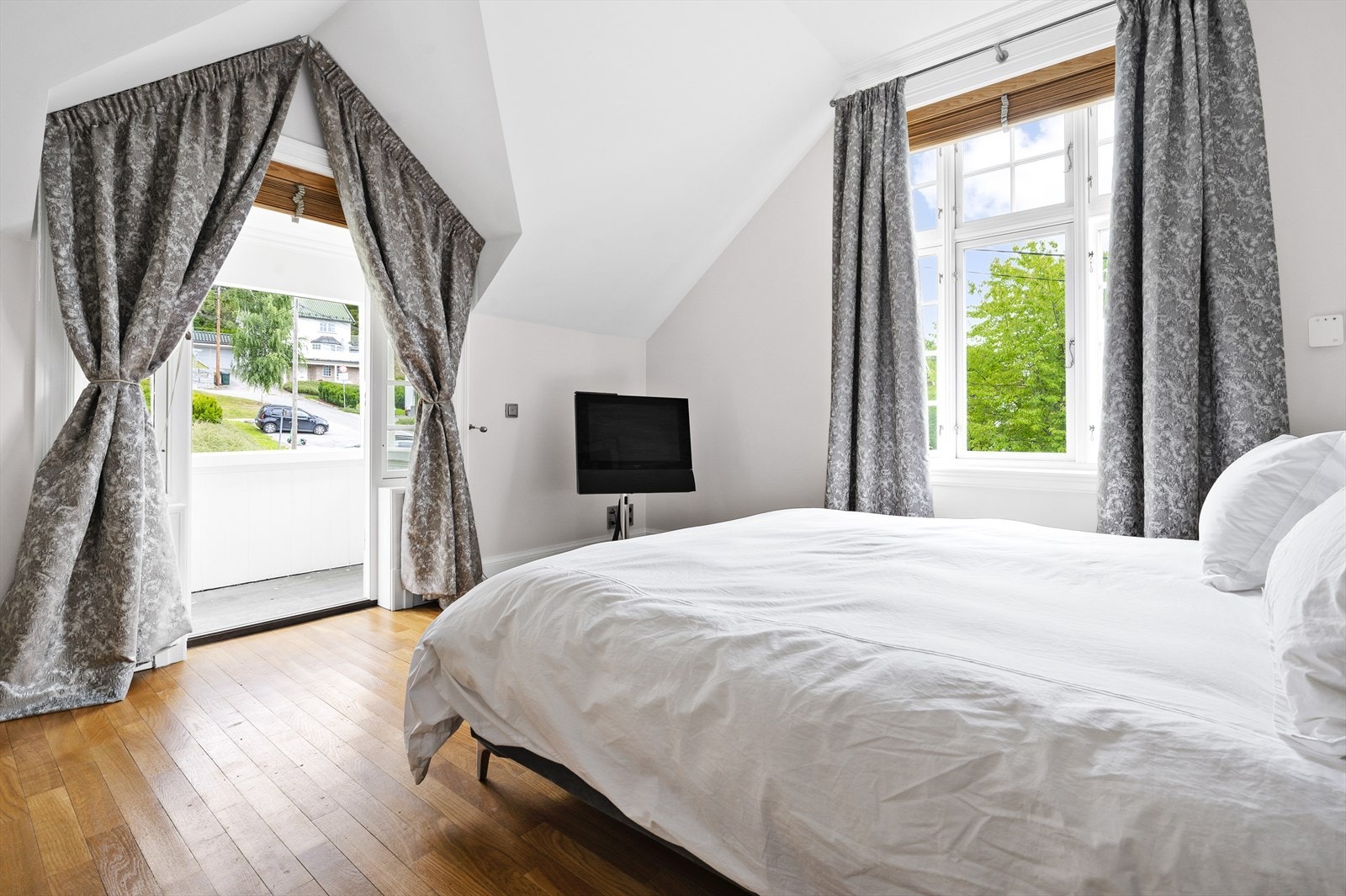 Soverommet har utgang til deilig balkong. Galleribilde