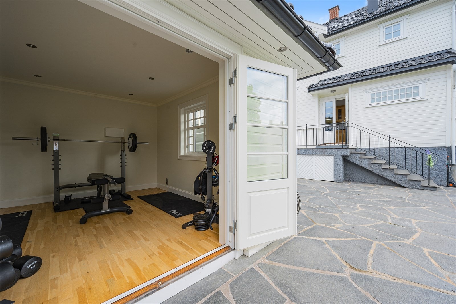 Treningsrom med god plass til utstyr. Galleribilde