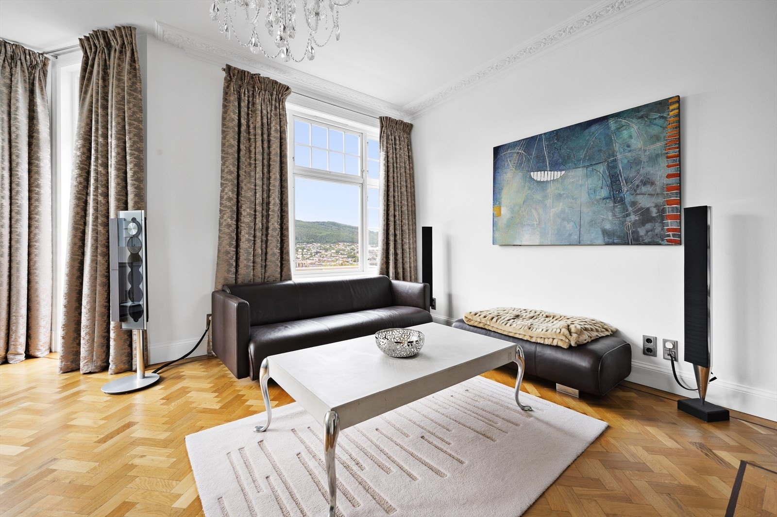 Gjennomgående god takhøyde. Galleribilde