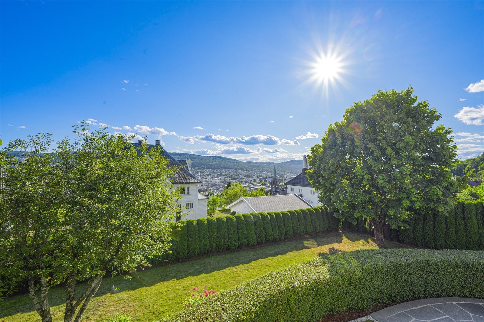 Hage med flott utstikt. Galleribilde