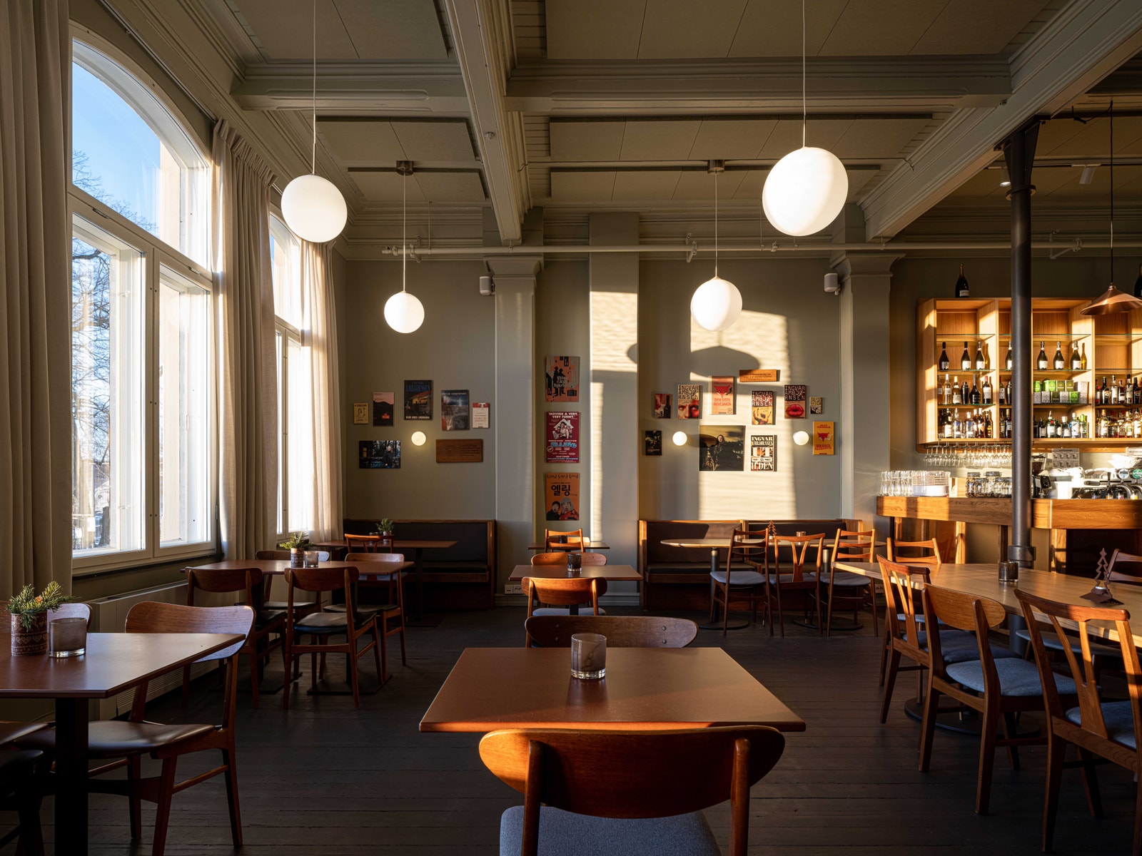 Ellings har åpent hver dag og tilbyr nydelige lunsjretter. De leverer også mat til møter og konferanse. Galleribilde