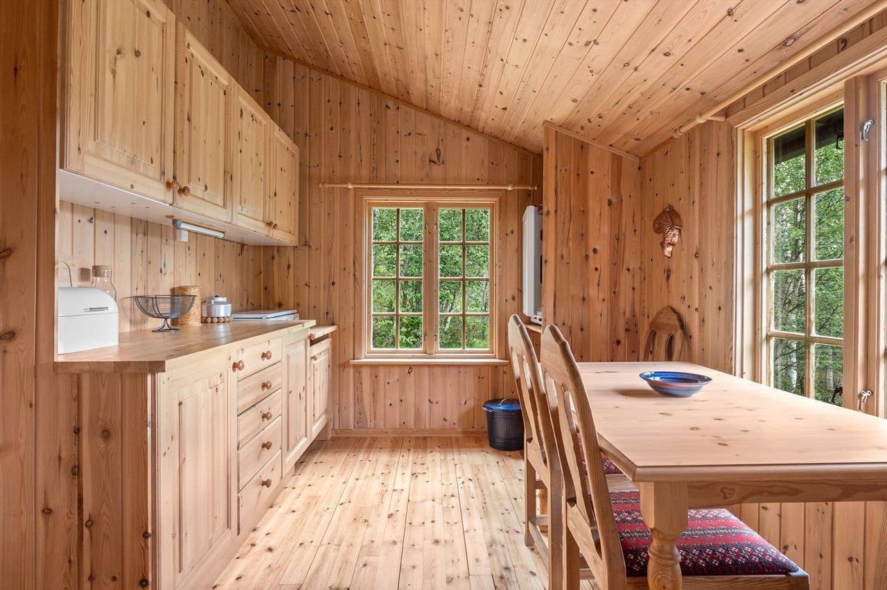 Heltre kjøkken med god oppbevaringsplass Galleribilde