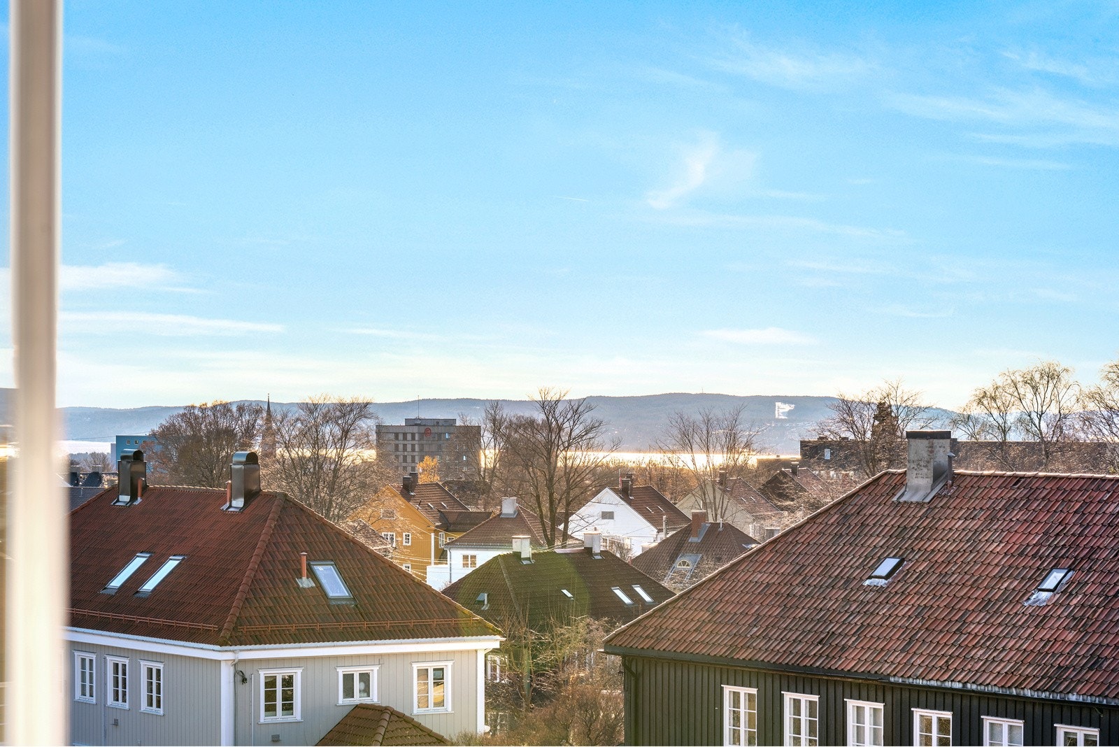 Fra hovedsoverommet er det flott utsyn over byen og deler av fjorden. Galleribilde