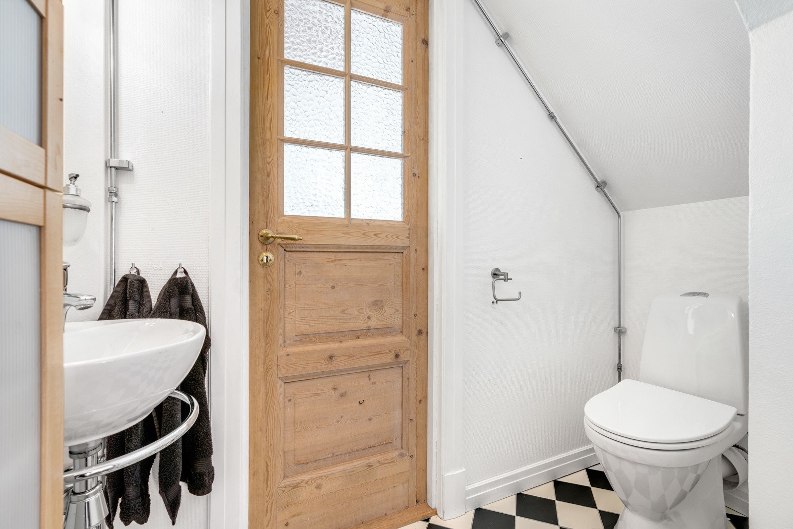 Toalettrommet er utstyrt med wc (nytt i 2020) og servant. Galleribilde