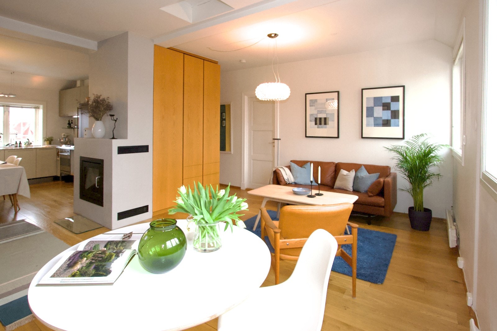 Meget god plassutnyttelse med plassbygde møbler fra Interiørverkstedet AS. Galleribilde