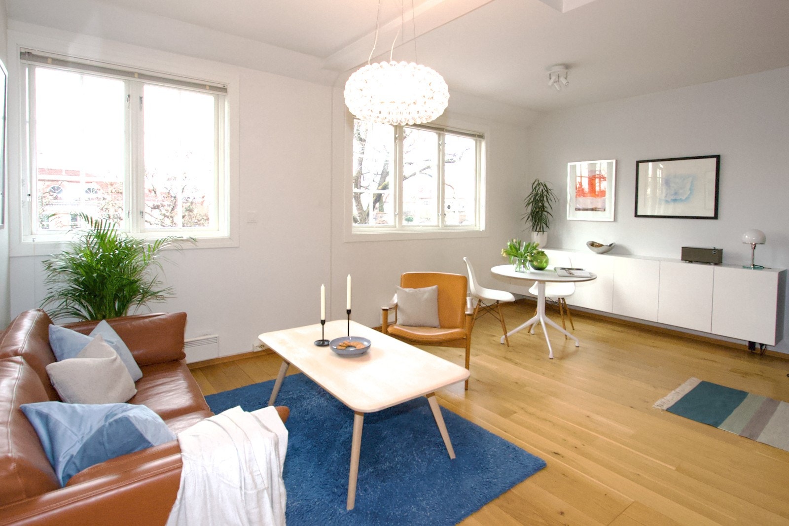 Leiligheten har en praktisk og familievennlig planløsning som går over andre etasje og utbygget loftsetasje. Galleribilde