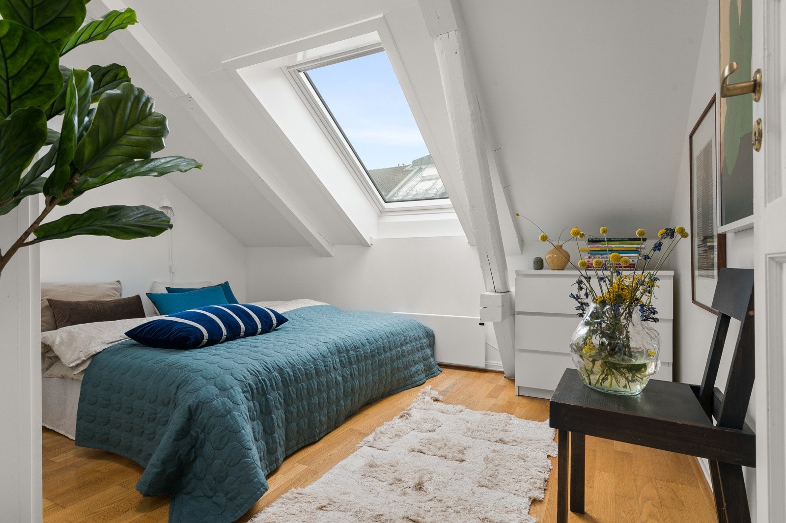 - Hovedsoverommet vender mot rolig, trafikkstille gate - Galleribilde