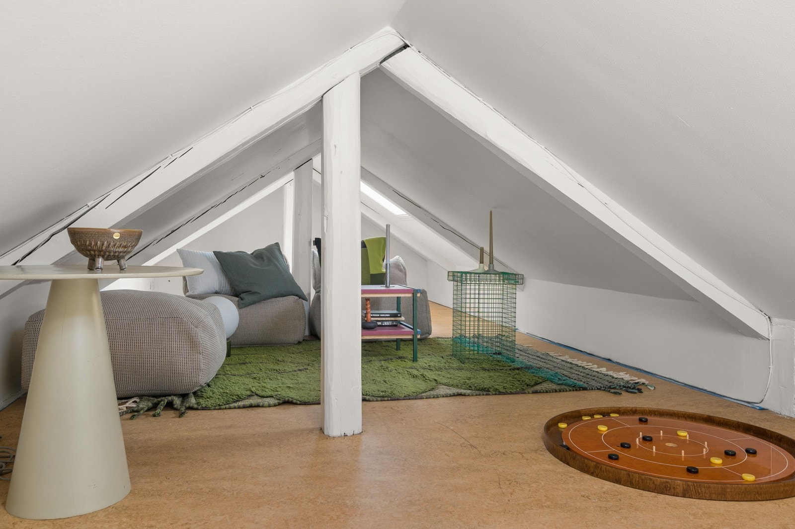 - Stor og romslig hems på hele 32 m² gulvareal - Galleribilde