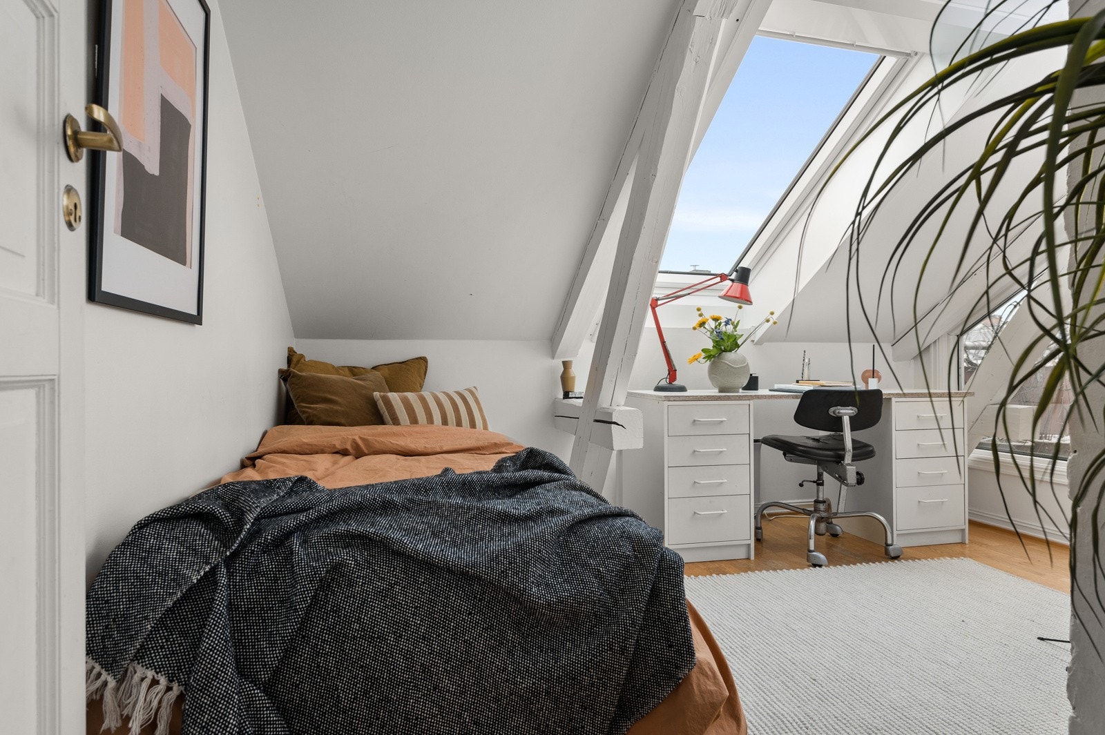 - Soverom 2 passer utmerket som gjesterom, barnerom eller kontor - Galleribilde