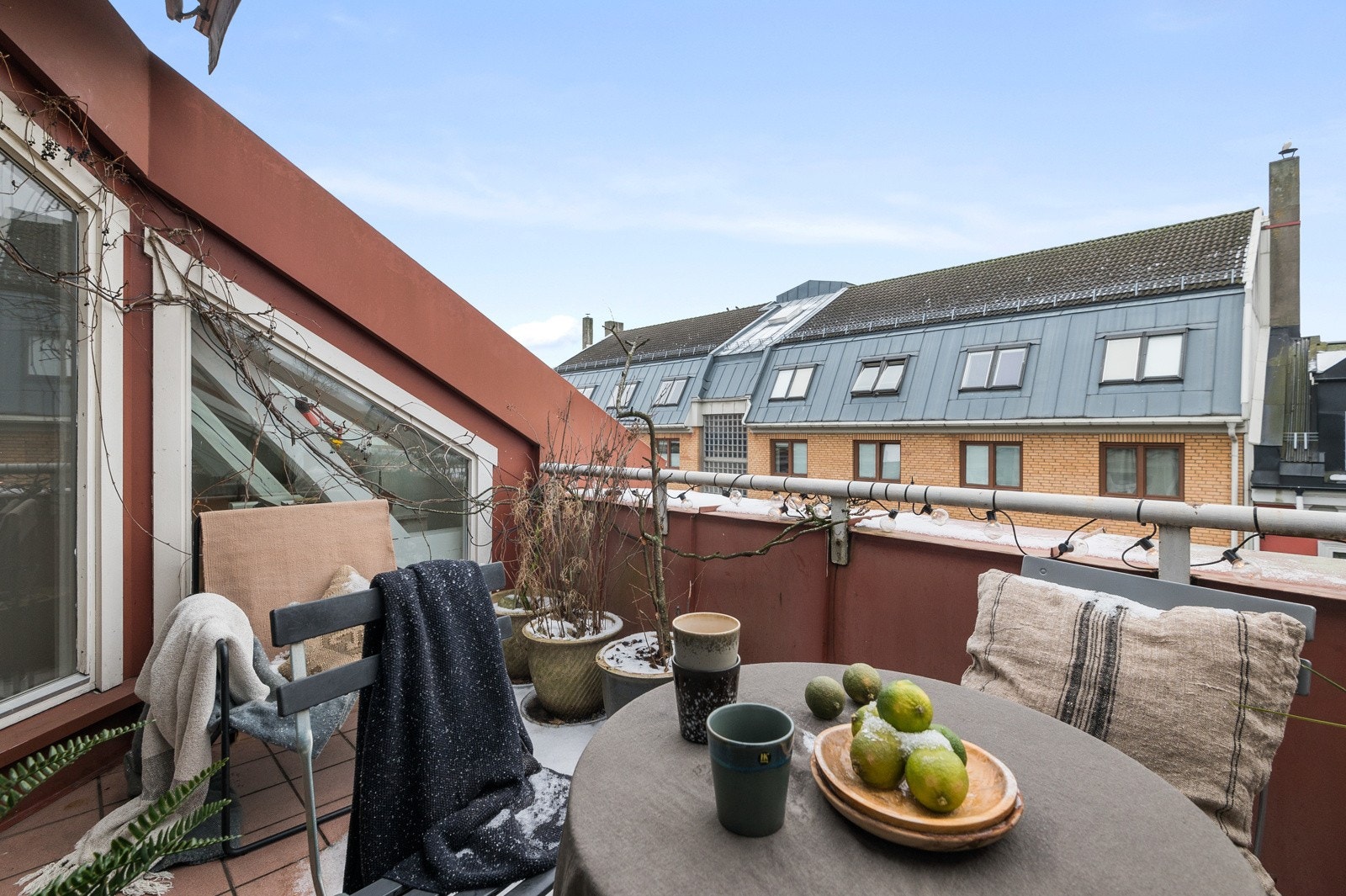 - Plass til sittegruppe, grill og beplantning - Galleribilde