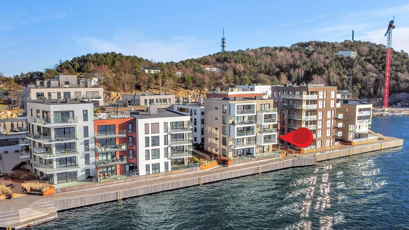 Leiligheten har en fantastisk beliggenhet i første rekke Galleribilde