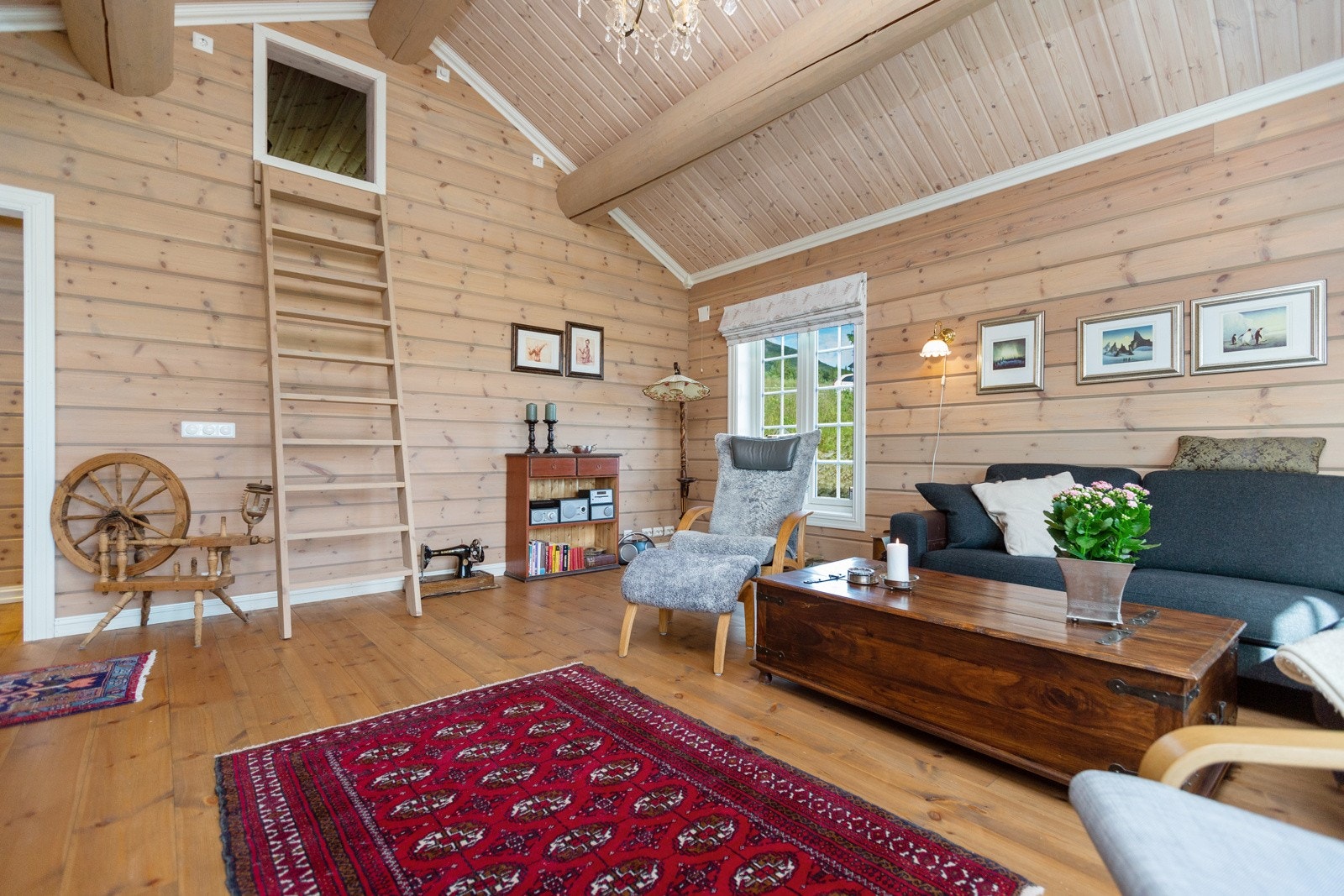 Fra stua er det tilgang til hemsrom Galleribilde