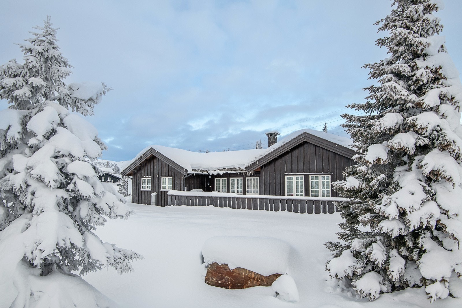 Fra hytta er det flotte sol- og utsiktsforhold Galleribilde