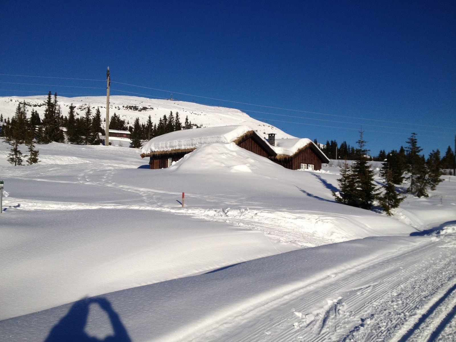 Bilde fra selgers arkiver. Skeikampen er svært snøsikkert. Bilde tatt fra skiløypa rett nedenfor hytta. Galleribilde
