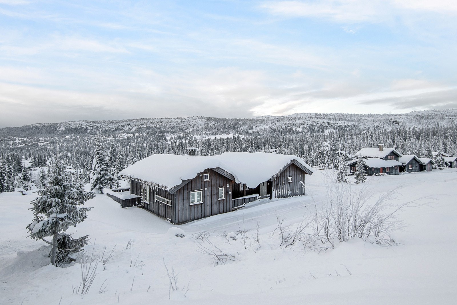 Hytta er fra 2011 og holder gjennomgående god standard Galleribilde