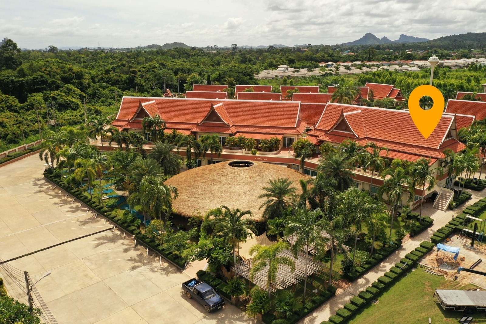 Leiligheten ligger flott plassert på ende av bygget Galleribilde