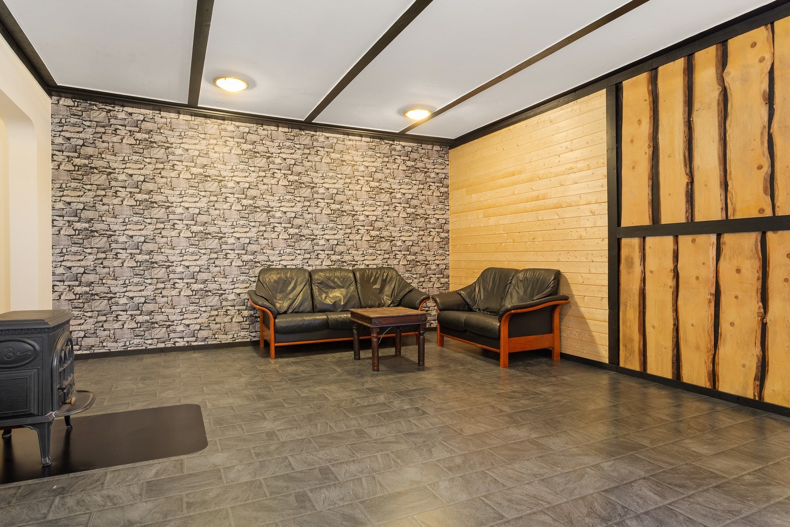 Det er montert Jøtul 3 vedovn som gir godt med varme. Galleribilde