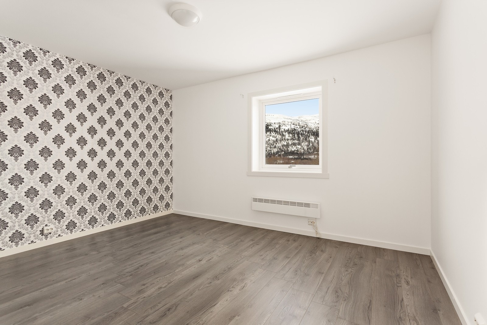 Soverommene tilhørende hoveddelen ligger alle i 2. etg, og har rikelig med plass. Galleribilde