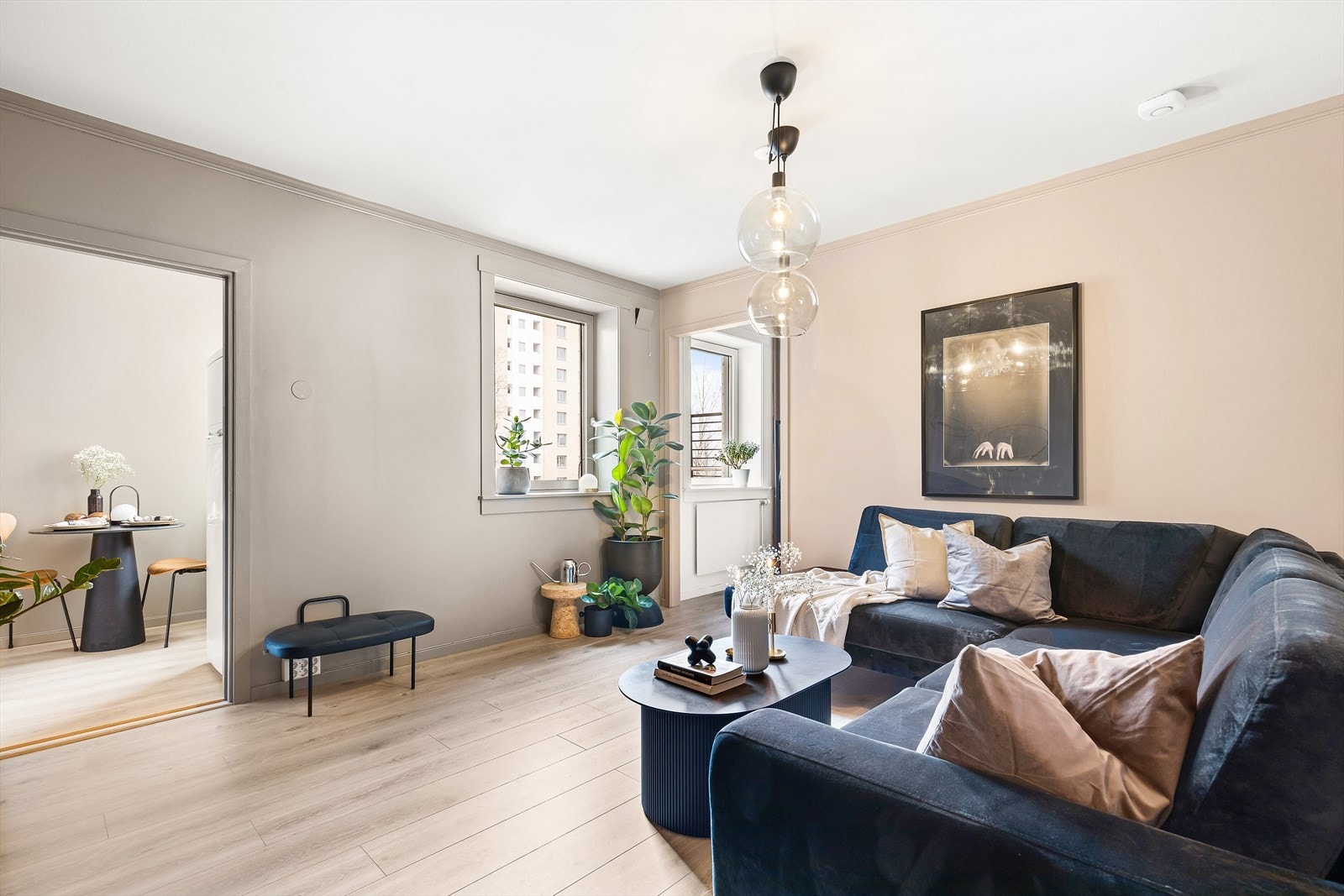 Velkommen til en lun og meget smakfull 2-roms leilighet i Arnljot Gellines vei 35! Presentert av Caroline Ephraim v/Nordvik Torshov og Gamle Oslo Galleribilde