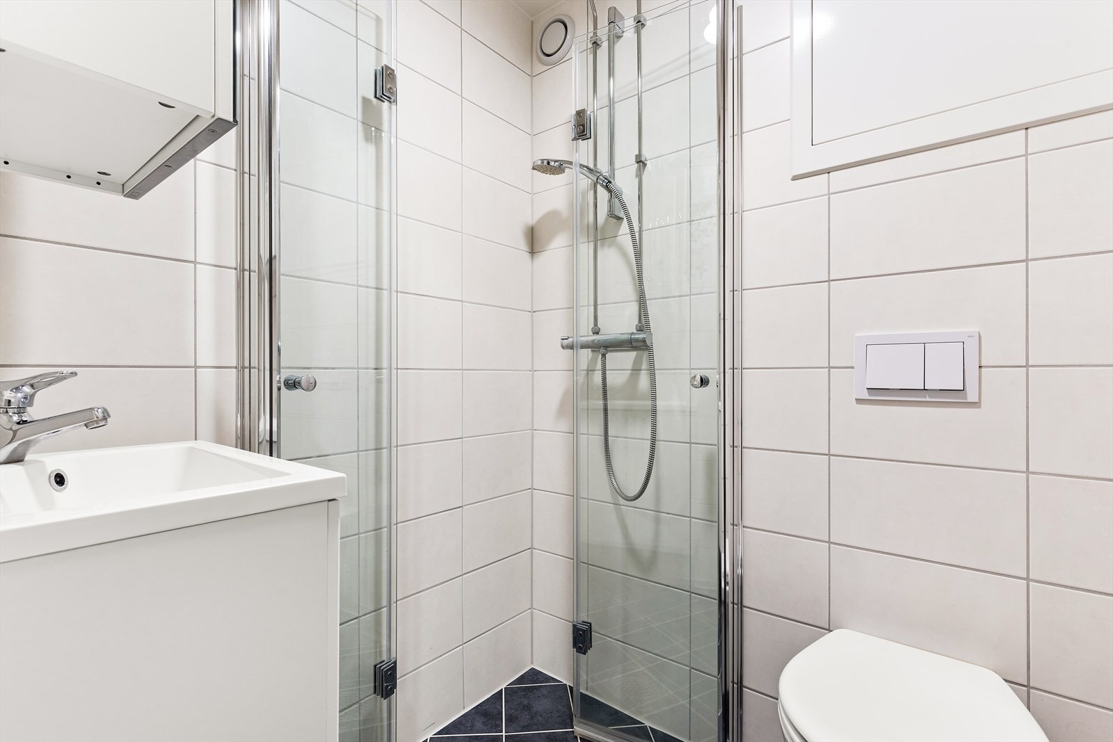 Flislagt bad fra 2016 pusset opp i regi av borettslaget. Galleribilde