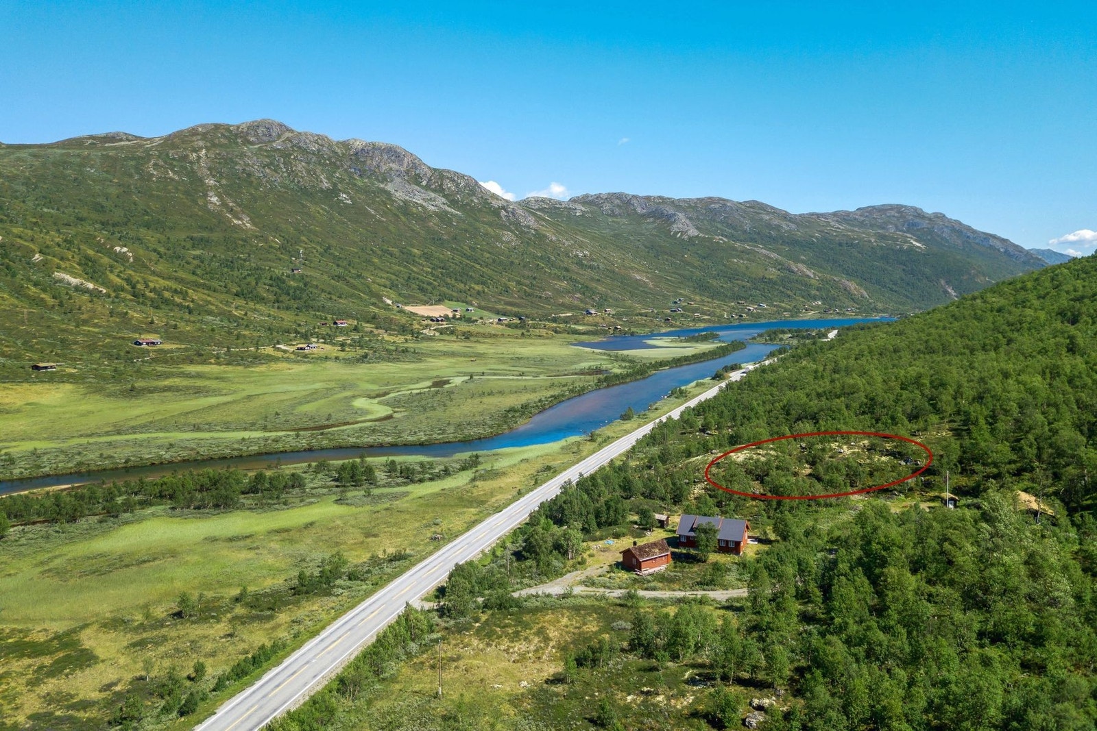 Tomten har en fantastisk beliggenhet i naturskjønne omgivelser på Hemsedalsfjellet. Galleribilde