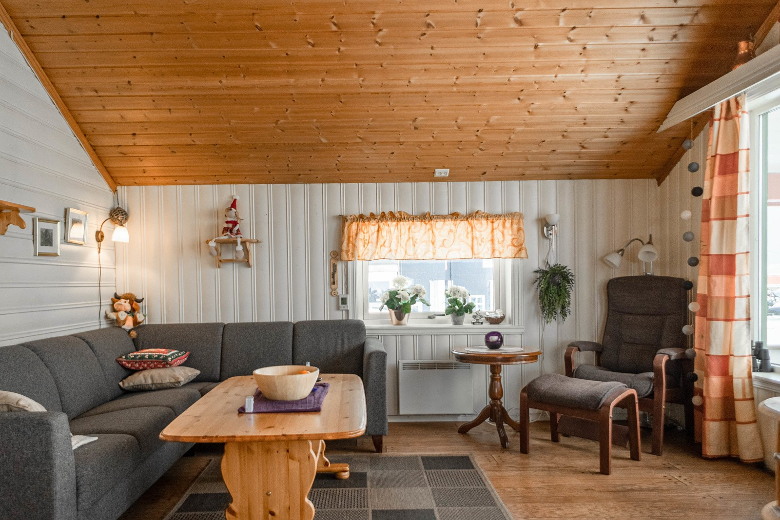 Leilighet 1 ligger i 1. etasje med god takhøyde