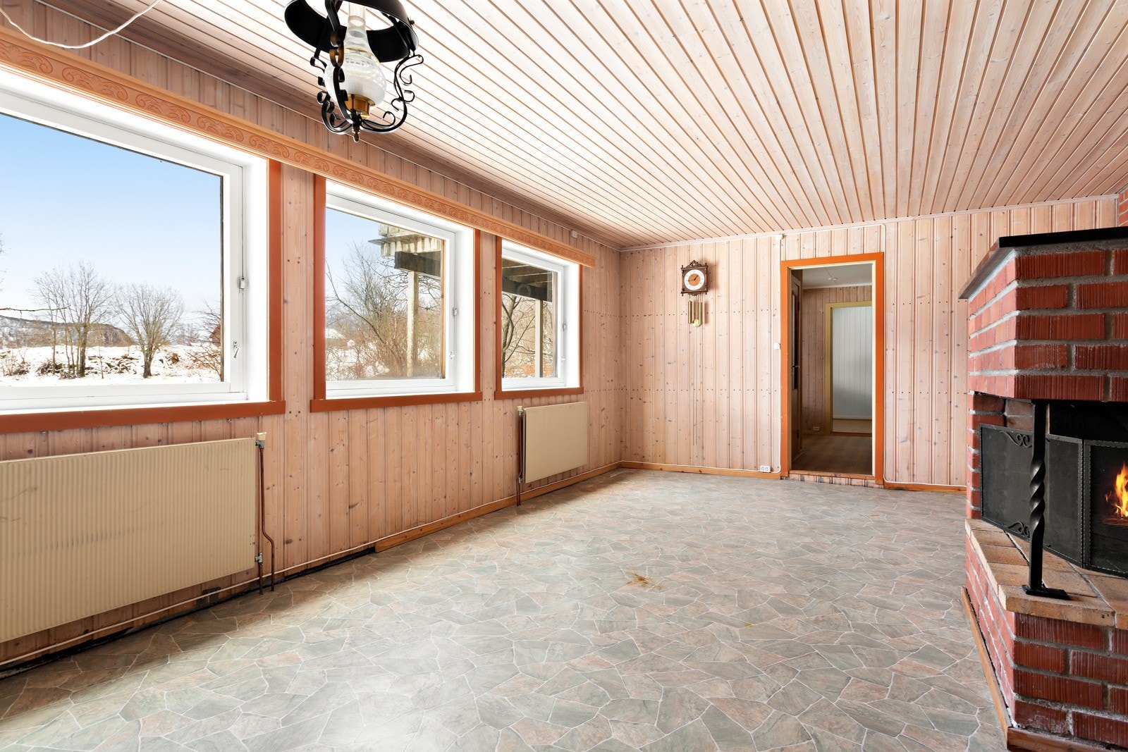 Kjellerstue med peis Galleribilde
