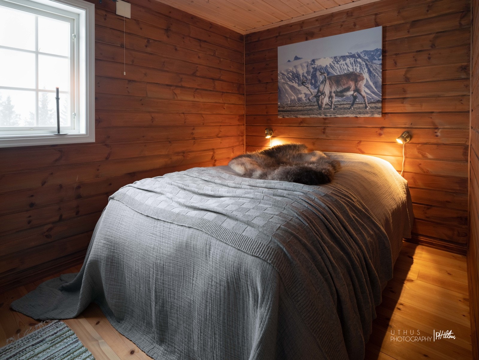 ...og er innredet med dobbeltseng Galleribilde