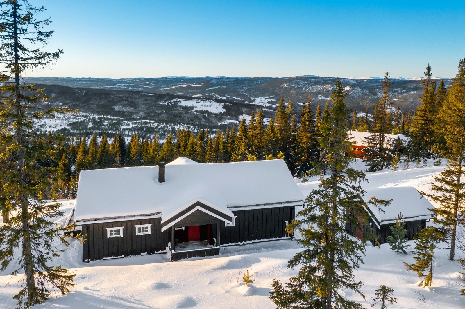 Hytten ligger meget fint til i Natten med kort vei til både langrenn og alpint Galleribilde