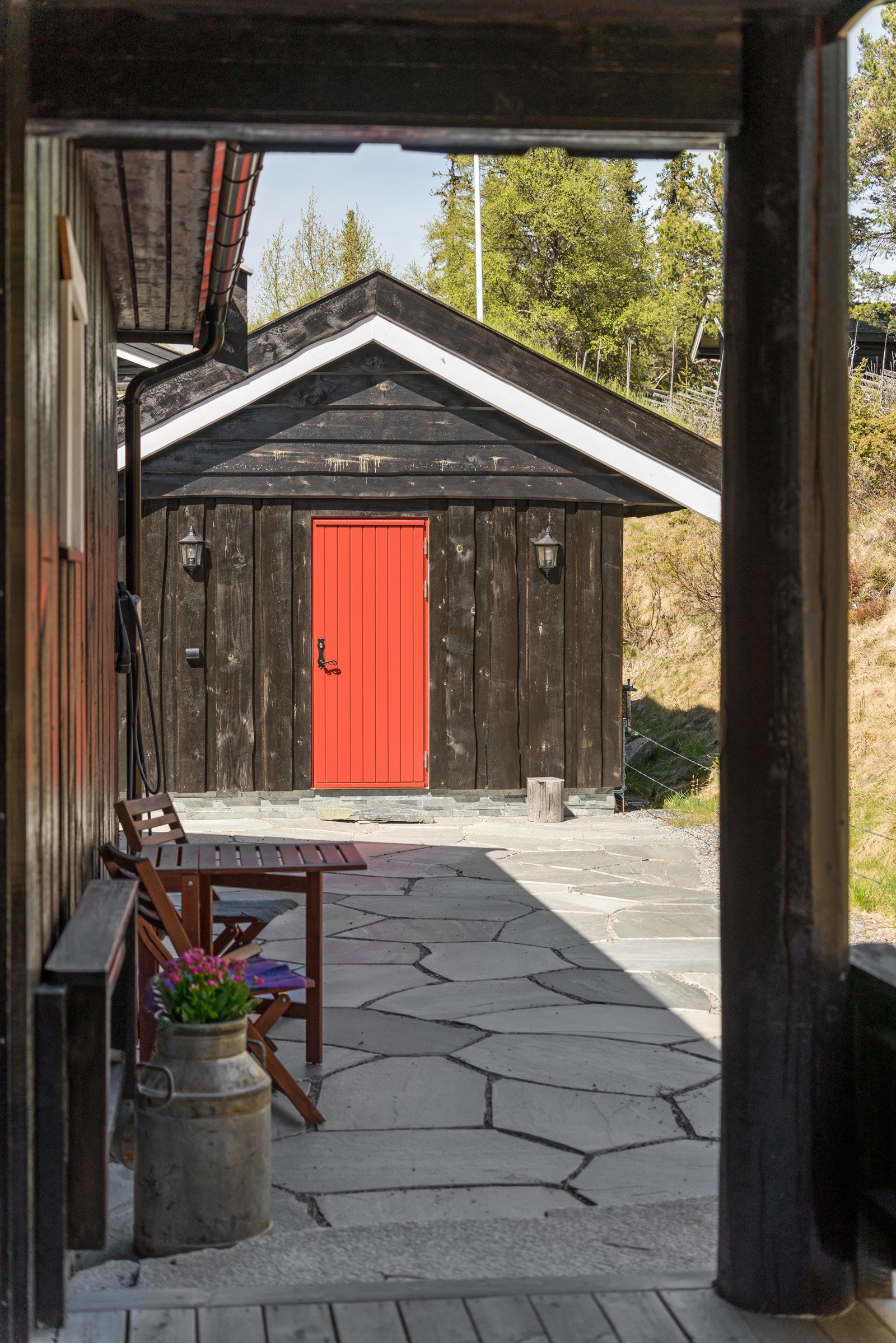 Godt med bodplass både i utvendig bod og uthus Galleribilde