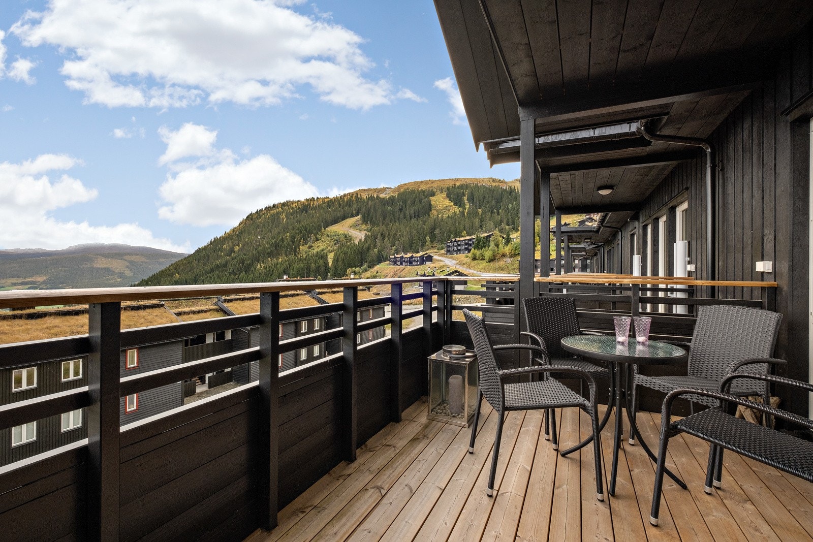 Romslig altan, her vil du trives! Galleribilde