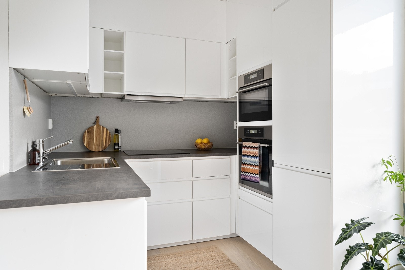 Kjøkkeninnredningen er fra IKEA (2018). Galleribilde