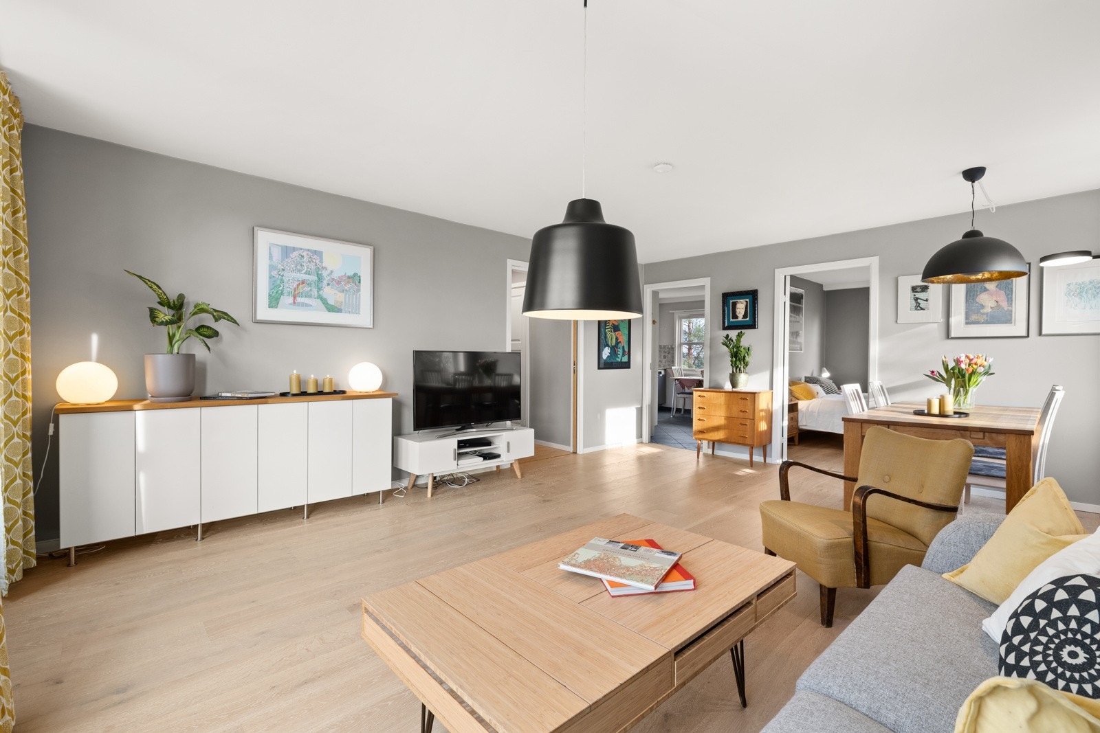 Her finnes mange muligheter, hva gjelder å plassere sittegruppene, og dere får mer enn nok rom for sosiale sammenkomster. Galleribilde