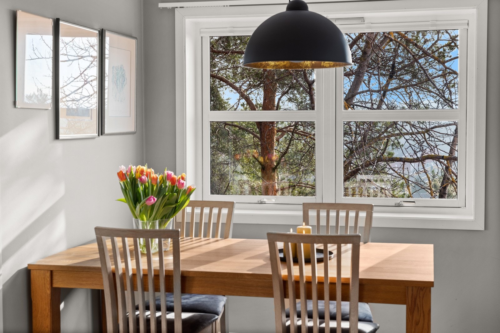 Gled dere til å invitere venner og familie til den første middagen i deres nye hjem! Galleribilde