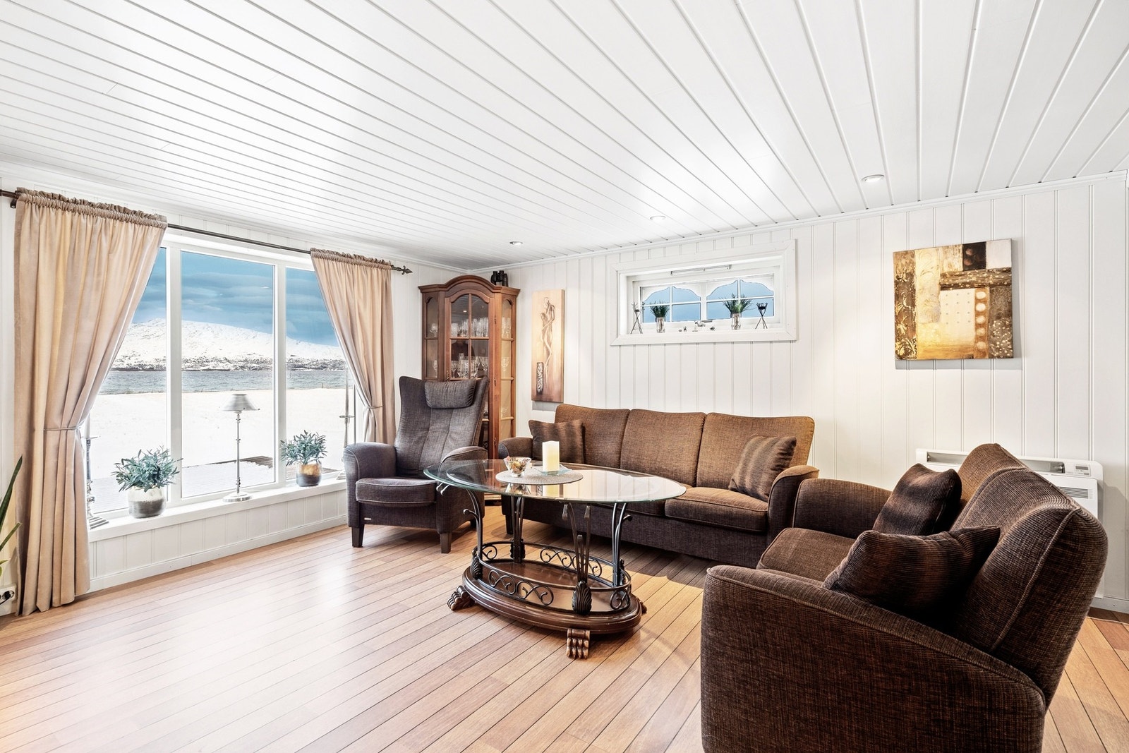 Lys og innbydende stue. Galleribilde