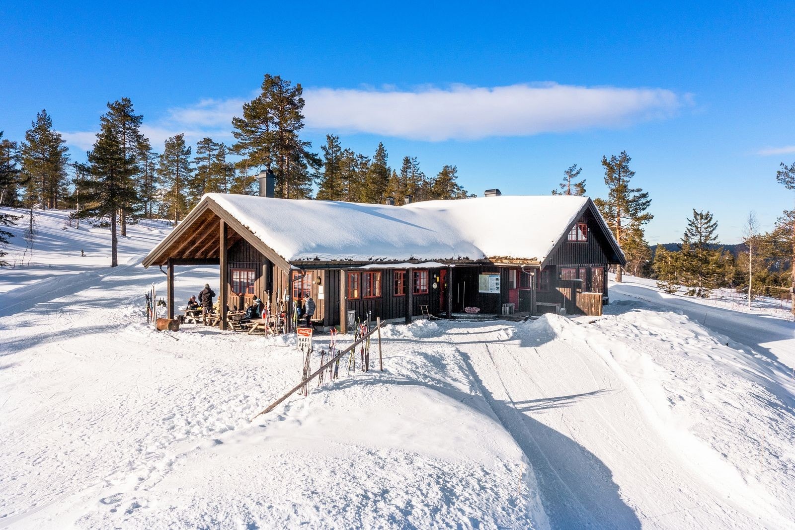 Tosseviksetra har åpen varmestue med kiosk i helger og ferier om vinteren. Galleribilde