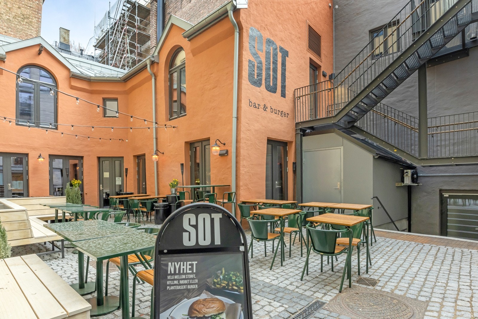 Flere koselige serveringssteder i nærheten av boligen. Galleribilde