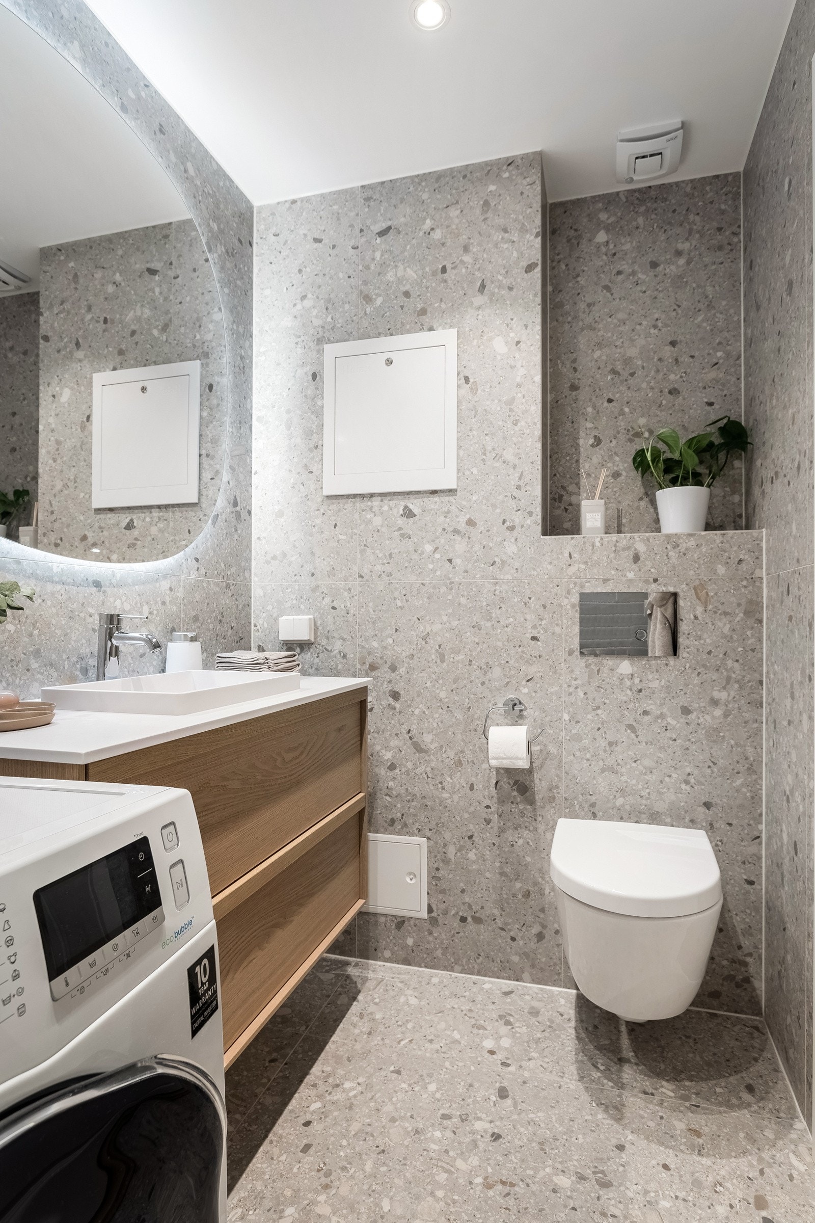 Det nyoppussede badet fra 2021 er tegnet av interiørarkitekt. Galleribilde