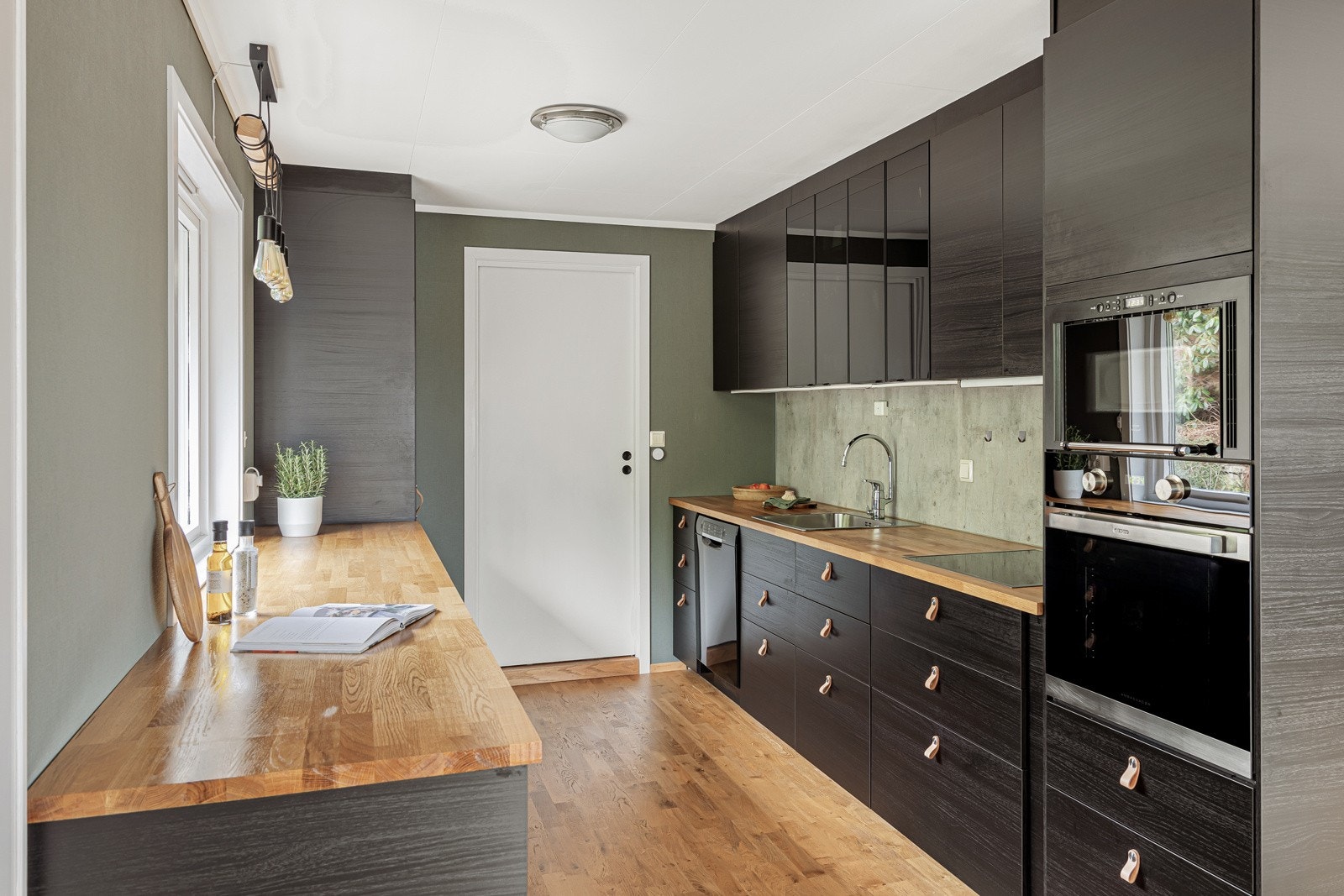 Alle integrerte hvitevarer medfølger handelen. Galleribilde