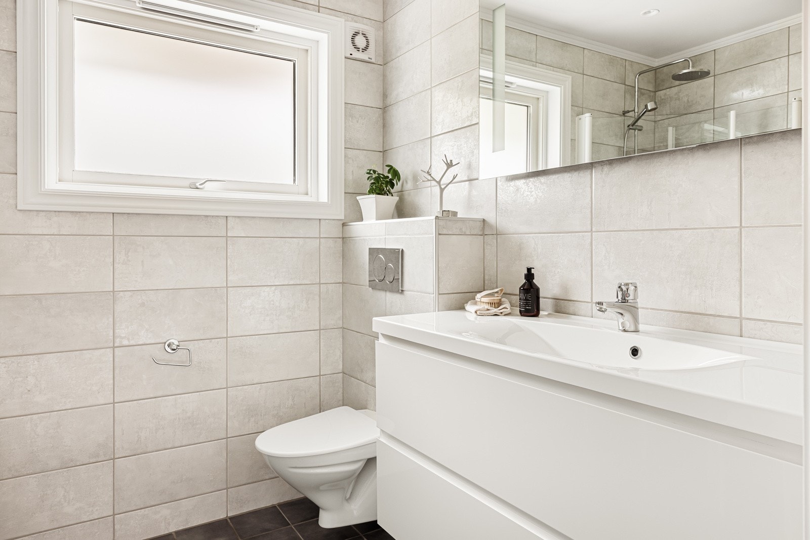 Her er det også elektrisk styrt vifte og mekanisk avtrekk. Galleribilde