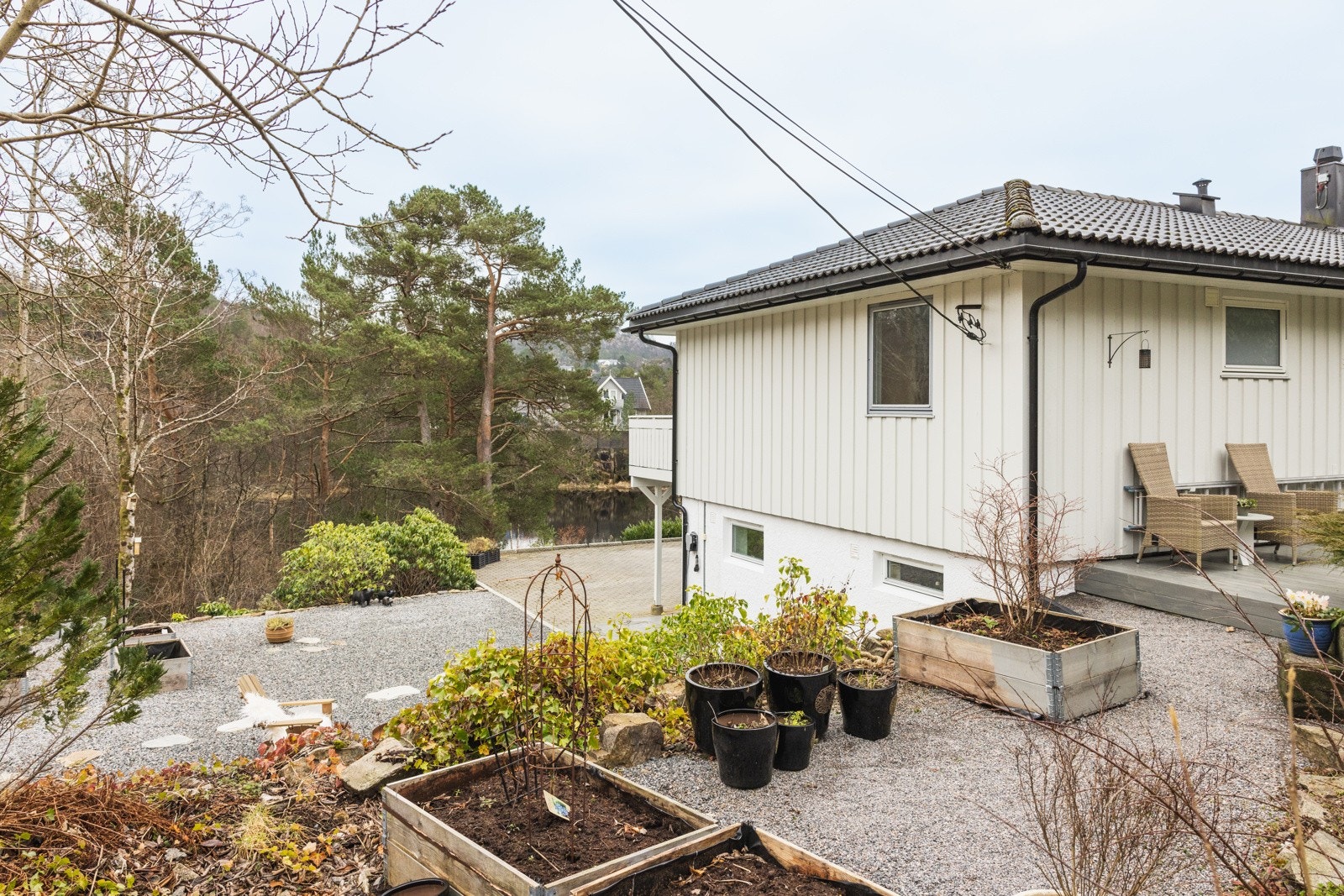 EIE | Det er flotte opparbeidet uteområder rundt huset Galleribilde