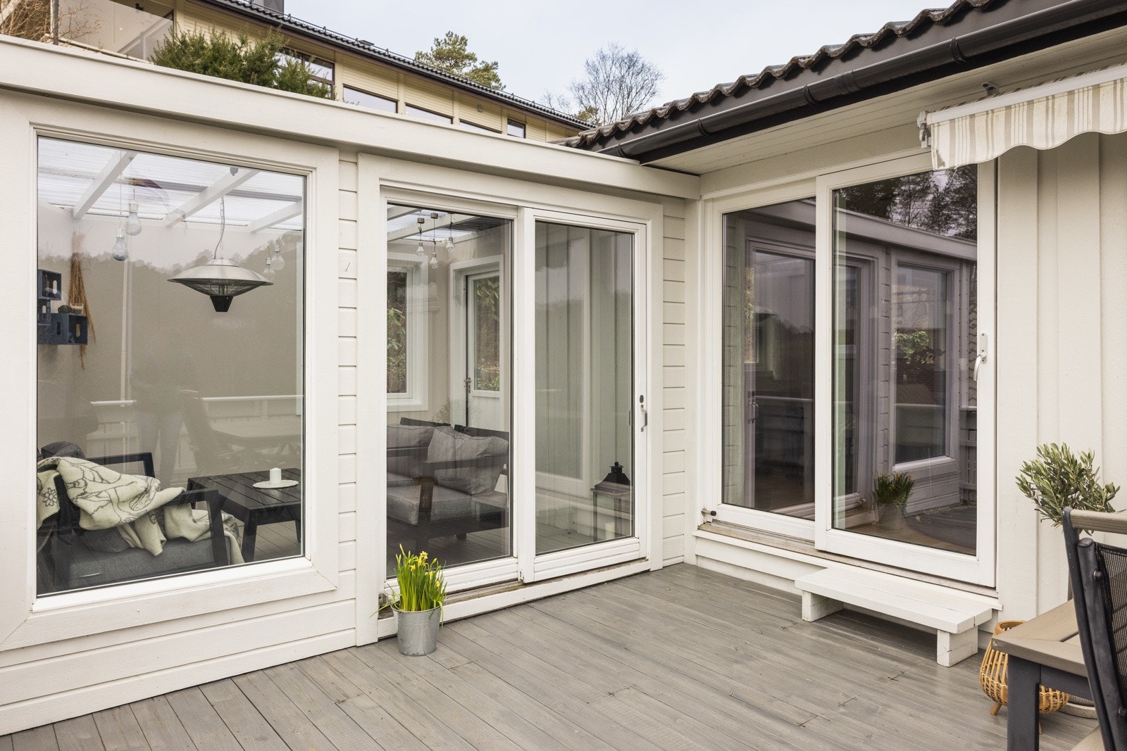 På terrassen er det laget en hagestue på ca. 9kvm . Galleribilde