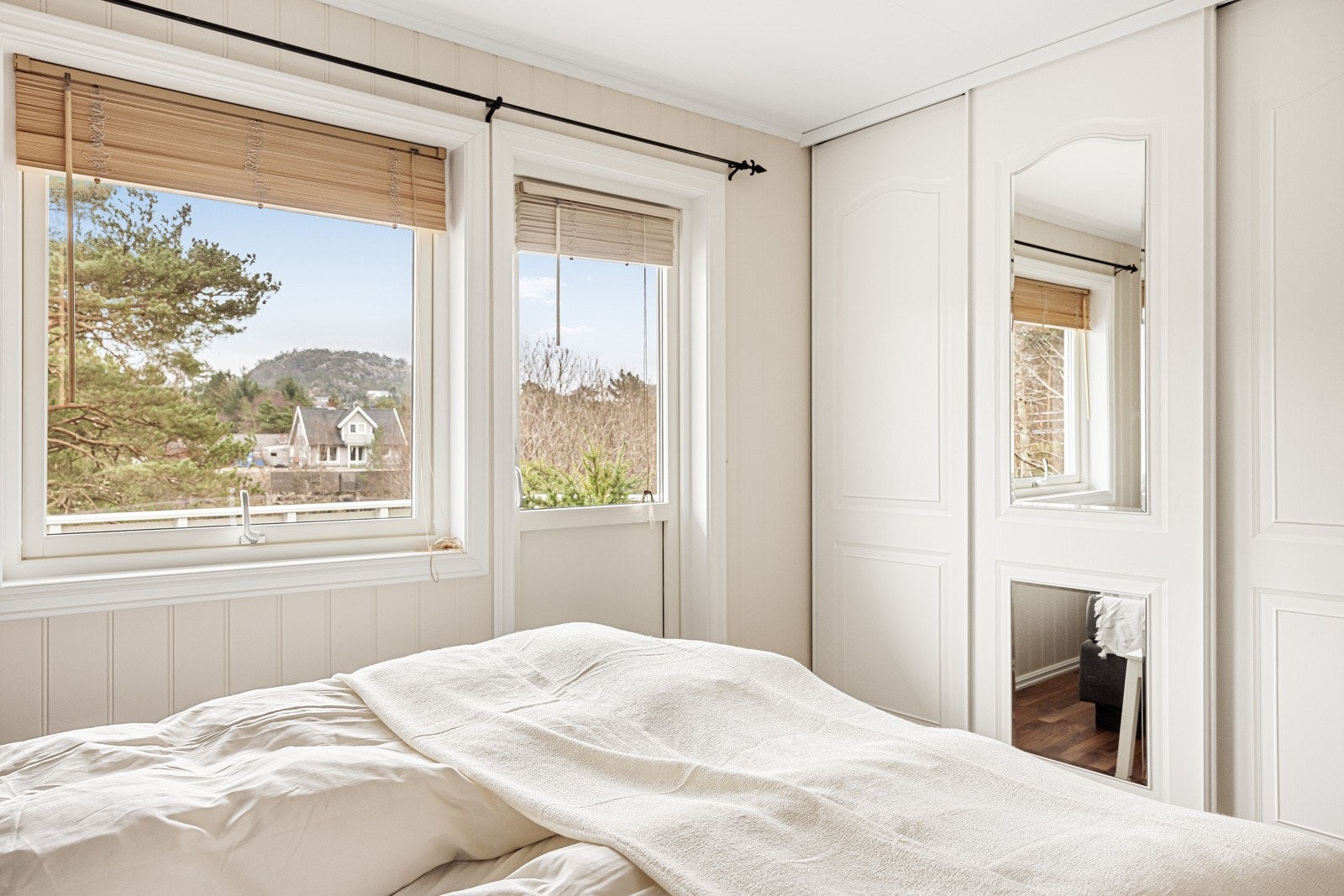 Her er det god plass til en seng av stor størrelse, samt garderobeløsning. Galleribilde