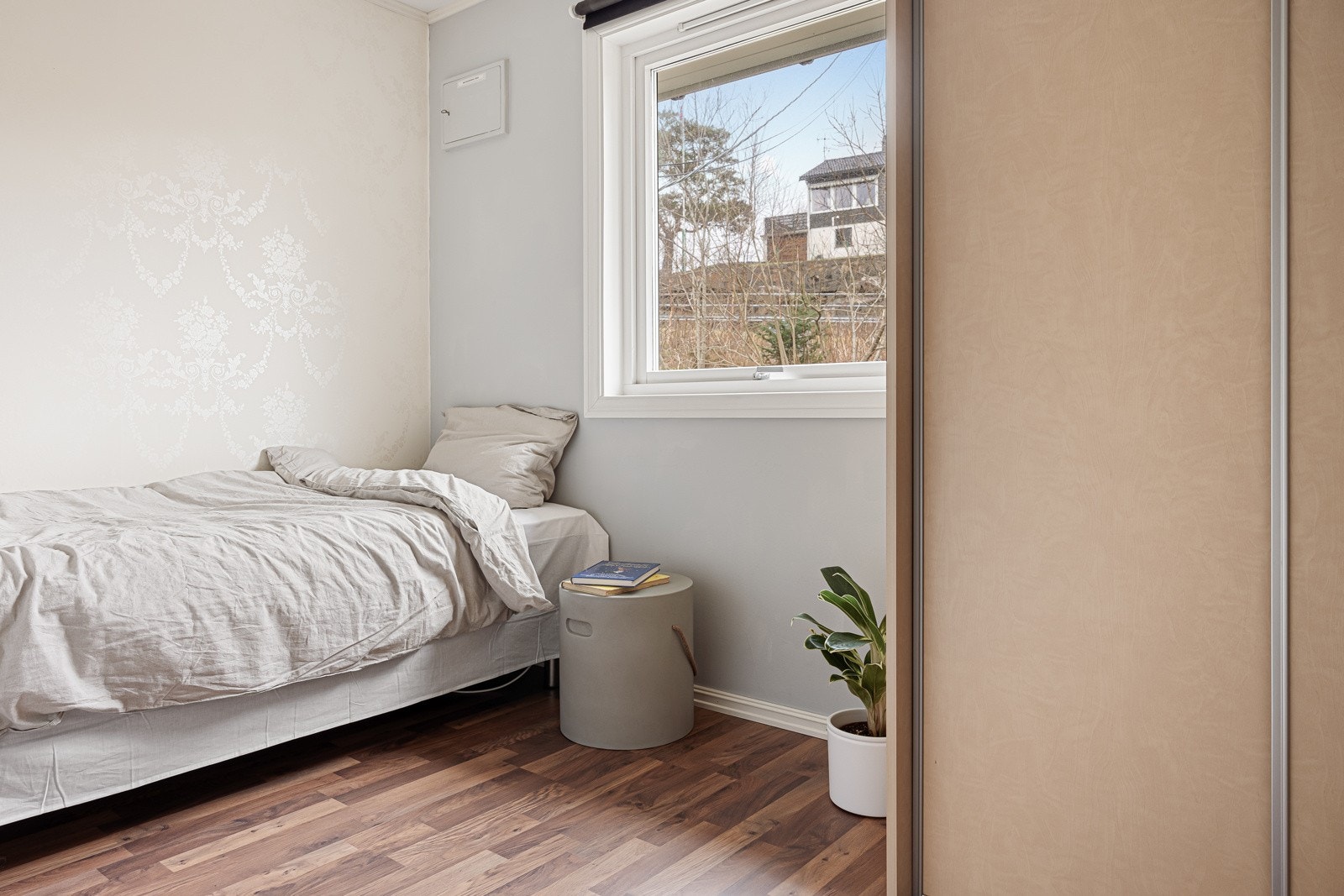 Soverom 2 i etasjen måles til 6,8 kvm. Galleribilde