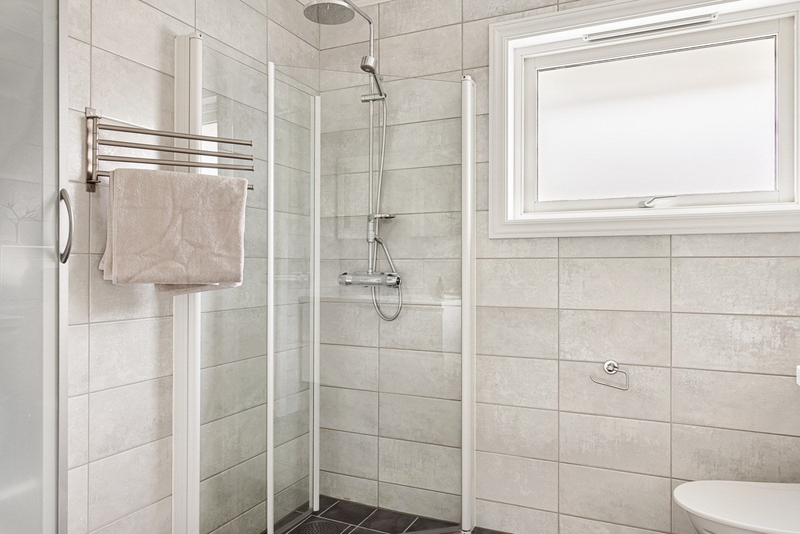 Badet ble i 2014 totaltrenovert, måles til 4,6 kvm. Galleribilde