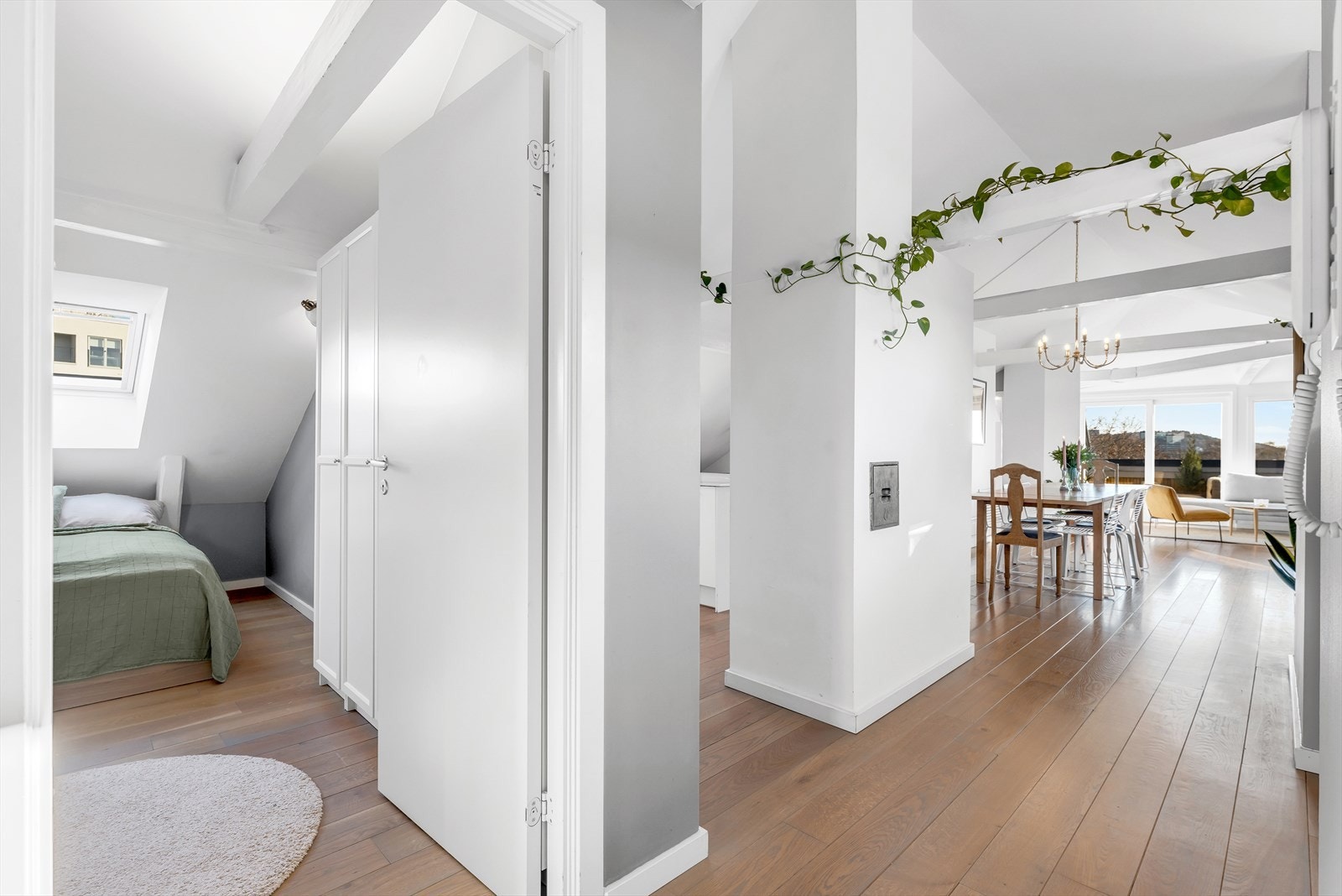 Leiligheten har hele 5 soverom, alle med god størrelse Galleribilde
