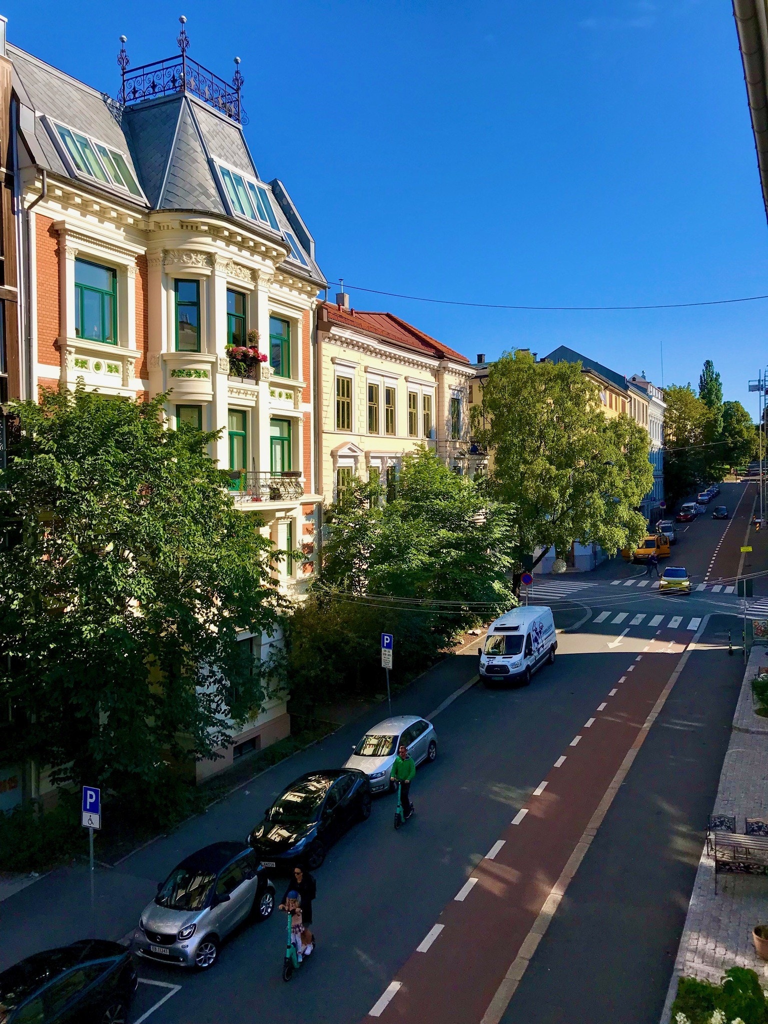Gate utsikt fra vinduet i leiligheten
Street view from the window in the flat Galleribilde