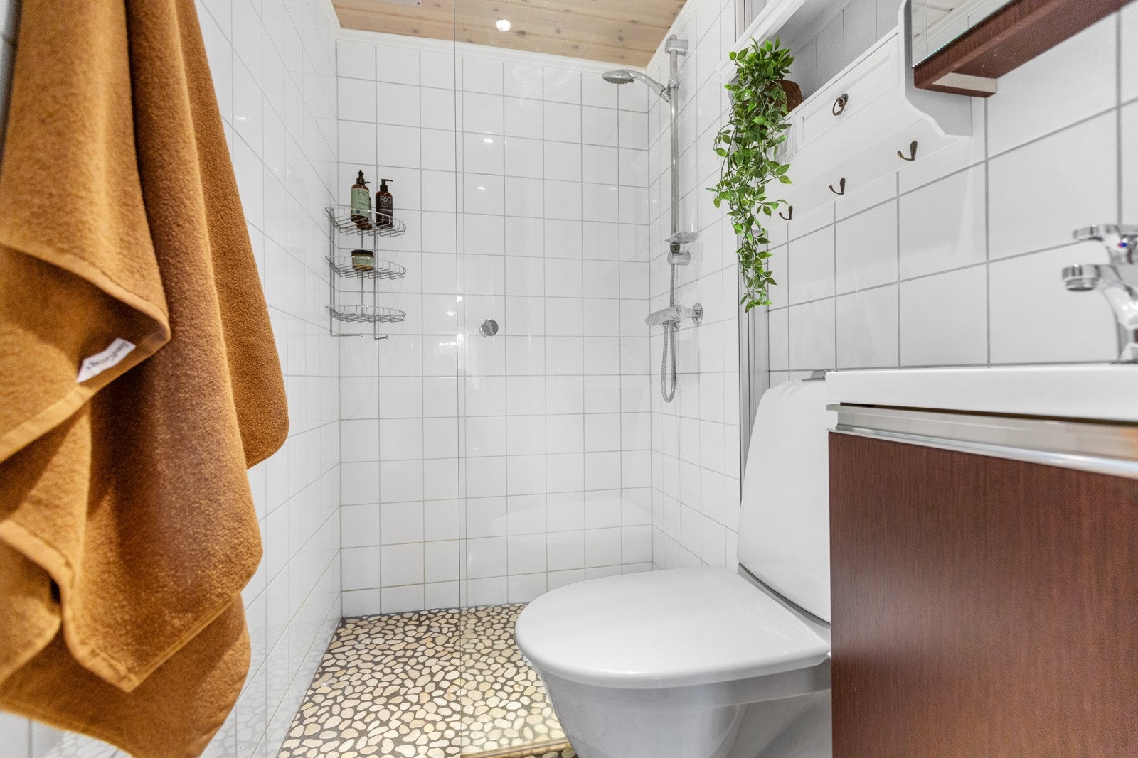 Standard toalett på begge badene. Galleribilde